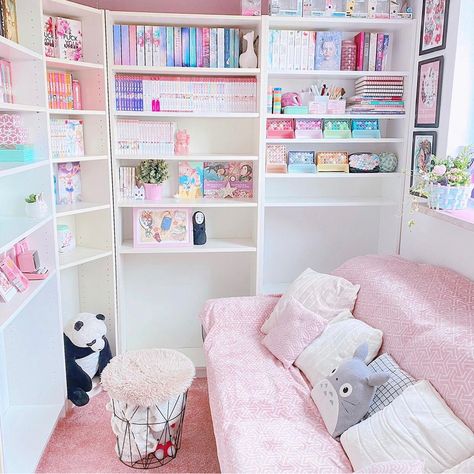 Egirl Bedroom, Harajuku Room, Minecraft Hypixel, Otaku Room Aesthetic, Sanrio Figures, Cosplay Aesthetic, Kawaii Room Ideas, Geek Room, Pastel Home Decor