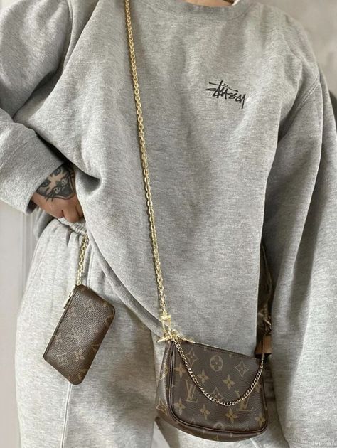 Louis Vuitton Pochette Outfit, Lv Outfit, Lv Mini Pochette, Lv Pochette, Mini Crossbody Purse, Handbag Essentials, Designer Pieces, Hijabi Outfits Casual, Luxury Purses