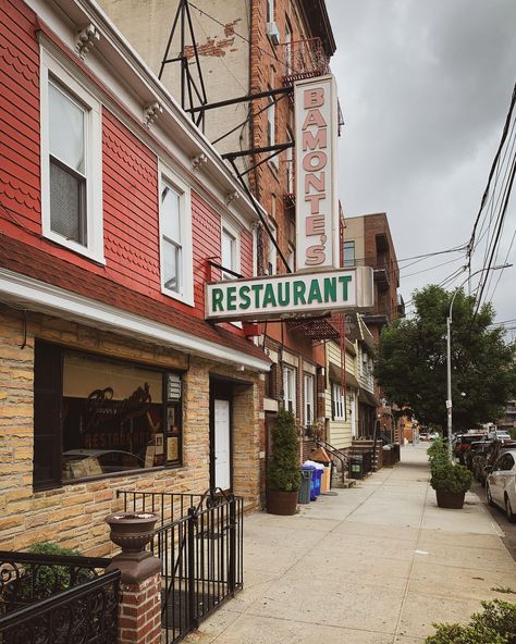 A Guide to Williamsburg, Brooklyn | Condé Nast Traveler Italian New York, Brooklyn Guide, Food In New York, Michigan Poster, Best Italian Food, City Streets Photography, Restaurants In New York, Best Italian Restaurants, Italian Restaurants