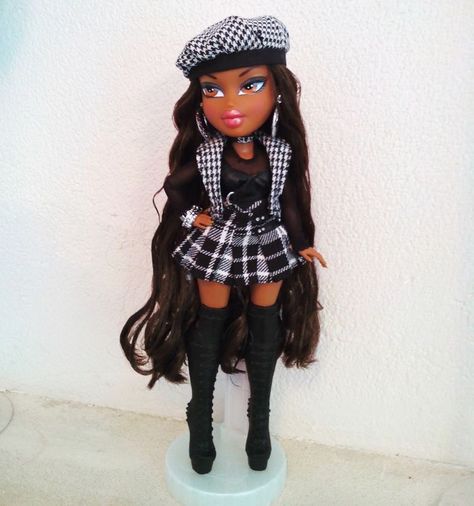 Bratz Doll Black Outfit, Sasha Bratz Doll Outfit, Brat Doll Outfit, Black Bratz Doll Costume, Sasha Bratz Doll Makeup Look, Bratz Doll Outfits Halloween Sasha, Brats Doll Halloween Costume Ideas, Brats Theme Outfit, Bratz Doll Outfits Sasha