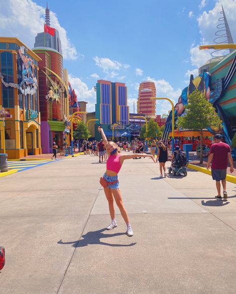 Universal Orlando Instagram Pictures, Preppy Universal Studios Outfit, Universal Orlando Outfit Summer, Universal Outfit Ideas Summer, Universal Studios Orlando Outfit Summer, Universal Studios Outfit Ideas Summer, Universal Picture Ideas, Universal Studio Outfits, Cute Universal Studios Outfit