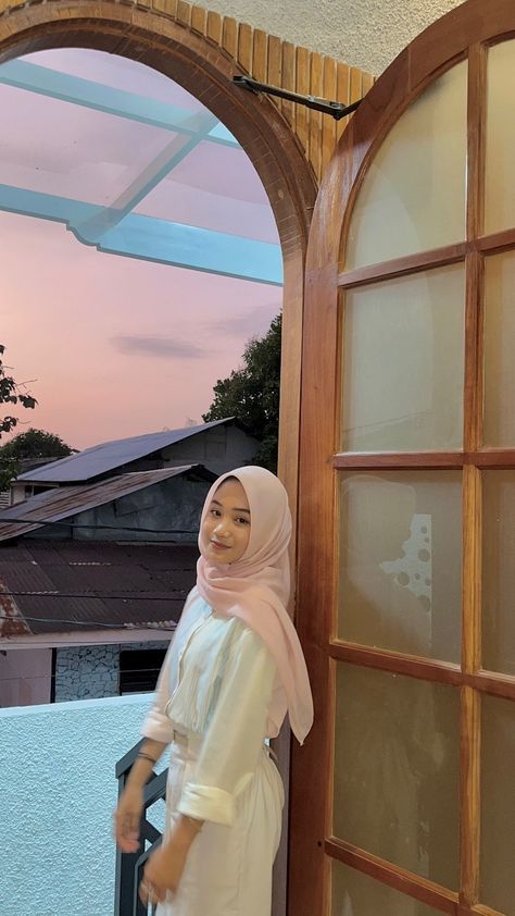 Ide Pose Foto Hijab, Outfit Bali, Outfit Hijab Casual, Muslimah Style, Pose Fotografi, Hijab Aesthetic, Casual Hijab, Casual Hijab Outfit, Beautiful Muslim Women