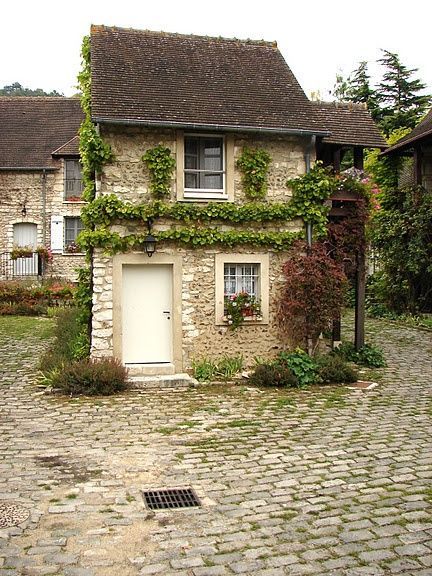 Unique Home Architecture Giverny France, Front Yard Decor, Stone Cottages, Cottage Cabin, Dream Cottage, Stone Cottage, Cabins And Cottages, Old Stone, Stone Houses