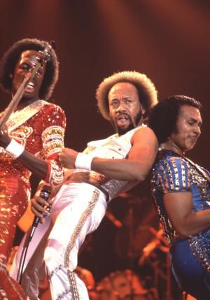 20 Reasons Why Earth, Wind & Fire Sets The Musical Standard: 1981 - "Let's Groove" Verdine White, Earth Wind And Fire, Disco Funk, Maurice White, Earth Wind & Fire, Luther Vandross, Old School Music, Earth Wind, Soul Singers