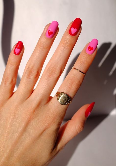 Valentine Nails Pink, Red Nail Art, Diy Acrylic Nails, Heart Nail, Heart Nail Art, Nail Designs Valentines, Pink Nail Art, Trendy Nail Art, Pink Nail