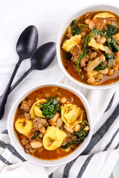 Soup Comfort Foods, Best Tortellini Soup, White Beans Spinach, Best Healthy Soup, Weight Watchers Slow Cooker, Soup Comfort, Lunch Soup, Ground Turkey Soup, Spinach Tortellini Soup