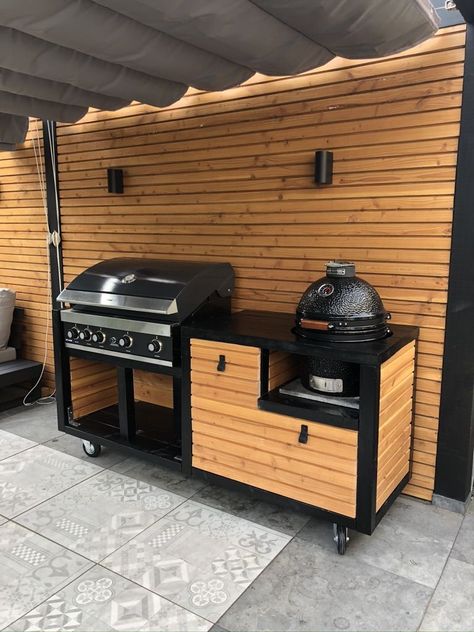 Outdoor Bbq Area, Outdoor Kitchen Cabinets, Porch Living, Build Outdoor Kitchen, Outdoor Bbq Kitchen, Cottage Shabby Chic, Outdoor Kitchen Island, Fire Pit Seating, Outdoor Kitchen Grill