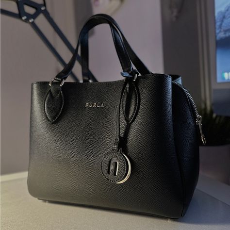 FURLA Minerva Tote bag S Convertible Tote Bag, Furla Bags, Bag Trends, Hanging Bag, Black Tote, Tote Purse, On The Shelf, Black Tote Bag, Vintage Bags