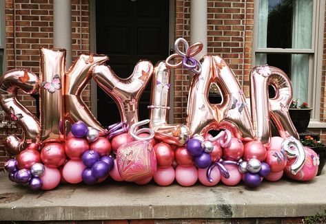 Rose gold, pink and purple name balloon bouquet with butterflies Balloon Name, Name Balloons, Purple Names, Balloons Bouquet, Girls Birthday Party Decorations, Personalized Balloons, Balloon Stands, Rose Gold Pink, Balloon Bouquet