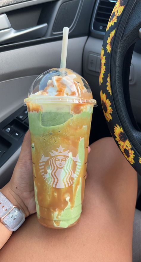 Frappuccino Drawing, Matcha Cream Frappuccino, Caramel Matcha, Matcha Caramel, Matcha Frappuccino Starbucks, Matcha Starbucks Drinks Order, Matcha Frappuccino Recipe, Matcha Frappe, Matcha Frappuccino