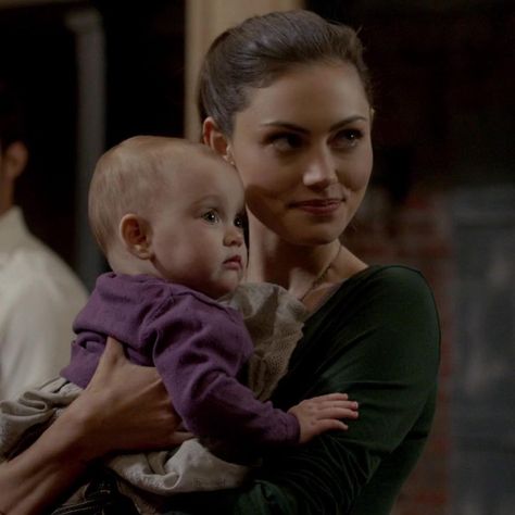 Hayley The Originals, Favorite Tv Characters, Hayley Marshall, Tv Character, Family Relations, Phoebe Tonkin, Caroline Forbes, Story Characters, Happy Mother