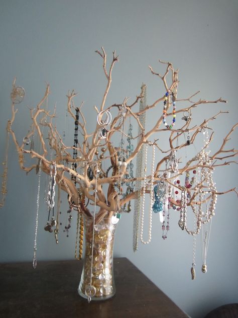 Originally used for a memory tree for a wedding - I made this into a jewelry holder and it's also decor for my room! Jewellery Stand Ideas, Diy Jewerly Holders, Tree Branch Jewelry Holder, Necklace Holder Diy, Tree Necklace Holder, Jewelry Holder Diy, Classic Rustic Decor, Jewelry Tree Display, Diy Necklace Holder