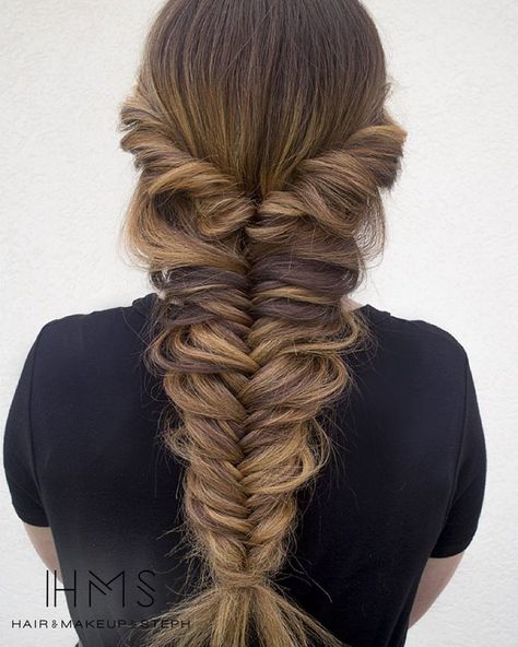 pretty braid -- loose fishtail with a twist // idea for Kim's wedding Hair Designs For Girls, Messy Fishtail Braids, Messy Fishtail, Braids Pictures, Fishtail Braid Hairstyles, Long Box Braids, Loose Braids, Fishtail Braid, Cool Braids