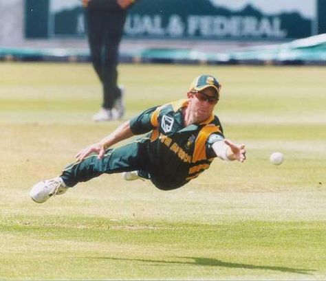 Cricket Catches, Jonty Rhodes, Cricket Photography, Cricket Players, Sporting Legends, England Cricket, T20 Cricket, Ab De Villiers, Cricket Wallpapers