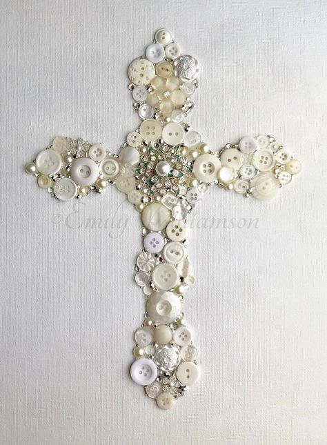 Angel Button Art, Diy Cross Paintings On Canvas, Button Art Ideas, Button Cross, Buttons Crafts Diy, Winter Decorations Diy, Angel Crafts, Classroom Projects, Button Art