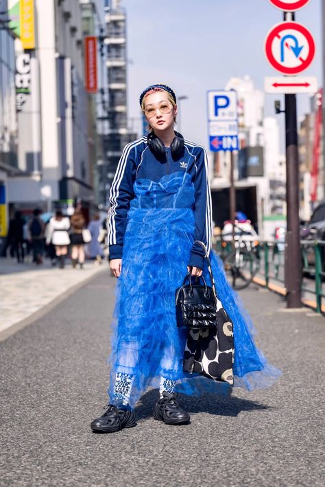 Japanese Outfits Street Style, Tokyo Fashion Street, Tokyo Fashion Week Street Styles, Japan Fashion Week, Best Jeans For Women, Tokyo Fashion Week, Gamine Style, Tokyo Street Fashion, Tokyo Street Style