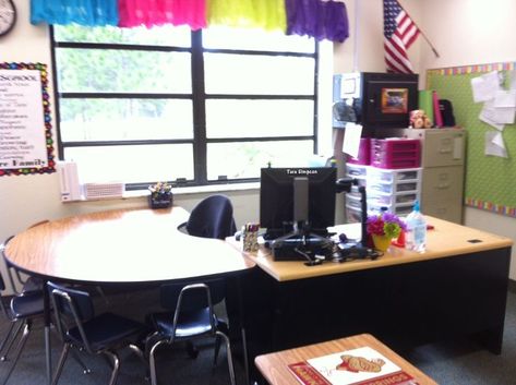 Tara Teaches: August 2012 | Small classroom setup, Teacher desk areas, Classroom desk arrangement Small Classroom Setup, Classroom Desk Arrangement, Teacher Desk Areas, Small Classroom, Classroom Setup Elementary, Teacher Desk Organization, Classroom Seating Arrangements, Kidney Table, Flexible Seating Classroom