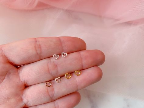 Candy Jewelry, Heart Rose, Beaded Tassel Earrings, Earring Collection, Rose Gold Heart, Heart Stud Earrings, Small Earrings Studs, Earrings Minimalist, Gold Rush