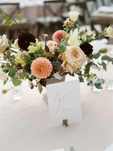 Orange Dahlia Centerpiece Dahlia Centerpiece Wedding, Dahlia Centerpiece, Pretty Wedding Centerpieces, Dahlia Wedding Bouquets, Unique Wedding Centerpieces, Pink Wedding Centerpieces, Dahlias Wedding, Rustic Wedding Photos, Tall Wedding Centerpieces