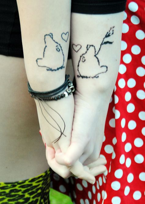 couples totoro tattoo... @Brenna Farquharson Farquharson Farquharson Kisling TO-TO-RO! Totoro Tattoo, Ghibli Tattoo, Couple Tattoo, Bff Tattoos, Wedding Tattoos, Great Tattoos, Anime Tattoos, Skin Art, Couple Tattoos