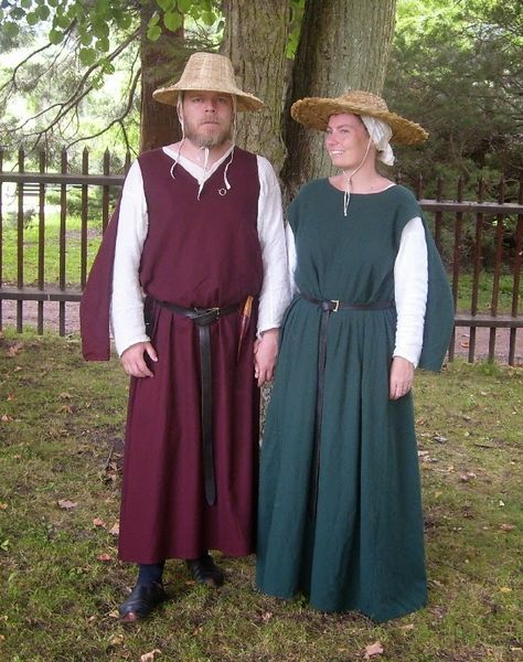 Eva's historical costuming blog: Two 13th century tunics with optional sleeves 13th Century Fashion, 13th Century Clothing, Mens Garb, Dress Up Storage, Medieval Garb, Medieval Clothes, Medieval Woman, Century Dress, Italian Dress