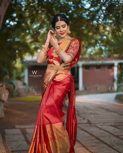 Red Pattu Saree, Red Bridal Blouse, South Indian Wedding Saree, Indian Bride Poses, Cutwork Saree, Saree Women, Indian Bridal Sarees, New Saree Designs, Saree Blouse Neck Designs