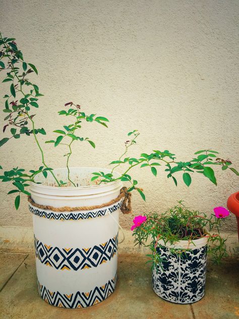 Paint Bucket Ideas Flower Pots, Pots Painting, Cement Pots Diy, Plant Pots Crafts, Paper Butterfly Crafts, Painted Tin Cans, Fish Pond Gardens, Home Wall Painting, Pots Diy