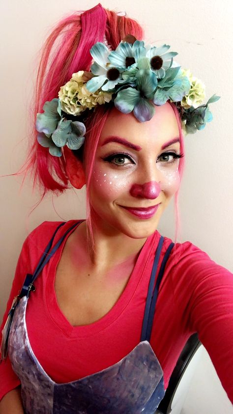 Poppy Trolls Makeup, Trolls Custome Ideas, Poppy Makeup Trolls, Trolls Makeup Ideas, Adult Poppy Troll Costume Diy, Troll Makeup Ideas, Trolls Costume Adult, Trolls Makeup, Troll Costume Diy