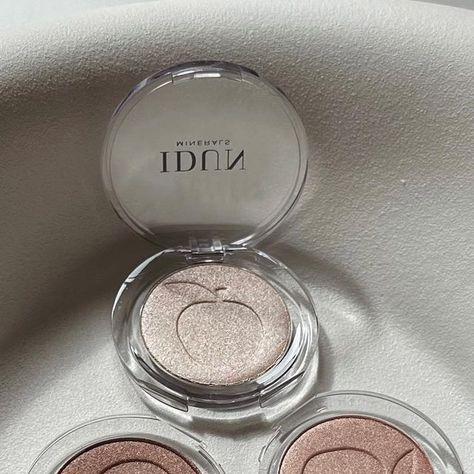 IDUN Minerals on Instagram: "The perfect shades for a fall eye look with Mineral Single Eyeshadow. 🤎  Fjällsippa, Kungsljus & Hassel.  #IDUNMinerals" Single Eyeshadow, Eye Look, Brand Me, Shades, Makeup, On Instagram, Beauty, Quick Saves, Instagram