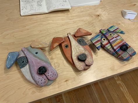 Dog Pottery, 3d Art Projects, Arte Doodle, Kids Clay, Beginner Pottery, Paper Mache Art, Dog Crafts, Cardboard Art, Pottery Classes