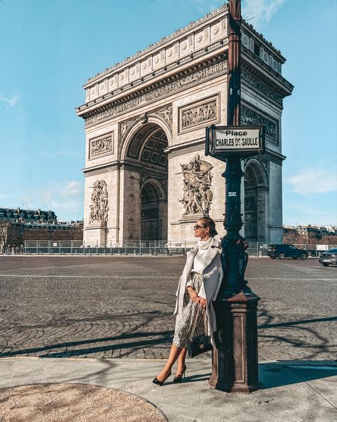 Read by link✨ Paris - France - spring outfit - Eiffel Tower - Arc de Triomphe - easter - european summer - european summer aesthetic - things to do in summer - london summer - lifestyle - french Paris Posing Ideas, Posing In Paris, Effie Tower Poses, Pictures Paris Ideas, Effile Tower Outfit, Outfit Ideas For Europe In Spring, Paris Photography Ideas, How To Pose In Paris, Spring Outfits In Paris