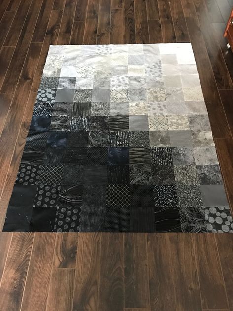 Grey Patchwork Quilt, Light And Dark Quilt Patterns, Monochromatic Quilts Ideas, Black And Grey Quilt Patterns, Black And Grey Quilts, Unusual Quilt Patterns, Manly Quilt Patterns For Men, Monochromatic Quilt Ideas, Grey Quilts Ideas