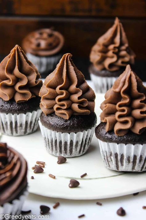 Mini Chocolate Cupcakes, Amazing Deserts, Milk Frosting, Chocolate Cupcake Recipe, Best Chocolate Cupcakes, Chocolate Peanut Butter Desserts, Chocolate Cupcakes Moist, Best Chocolate Desserts, Easy Chocolate Desserts