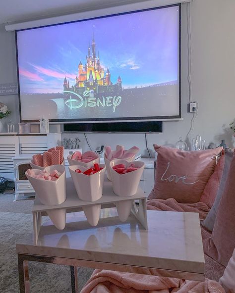 Chilling With Friends Aesthetic, Movie Aesthetic Film, Disney Sleepover, Pink Movie Night, Birthday Movie Night, Movie Night Ideas, Pink Snacks, Pink Movies, Movie Night Birthday Party