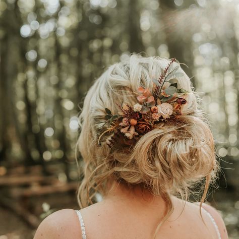 A beautiful bridal boho hair comb adorned with autumnal flowers and foliage. This unique hair piece is made using handmade paper flowers and a mix of artificial foliage for that perfect final touch to your big day. It comes with all the beauty of real flowers but will never wilt and so will be a forever keepsake. The comb easily slides into the hair and is the perfect finishing touch to any style. It is a larger comb so it makes an elegant statement piece.  This bespoke piece is perfect for eith Boho Wedding Hair Flowers, Wedding Cottagecore, Wedding Flower Hair Pieces, Flower Hair Pins Wedding, Flower Wedding Hair, Bridesmaid Hair Comb, Boho Bridal Hair, Floral Hair Comb, Flower Veil