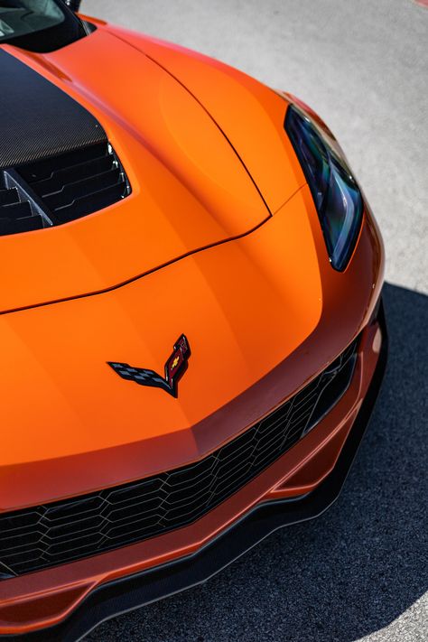 A close up of the hood of an orange sports car photo – Free Orange Image on Unsplash Orange Cars Aesthetic, Orange Sports Car, Orange Car Aesthetic, Art Screensaver, Orange Cars, Orange Car, Car Up, Pastel Orange, Car Photo