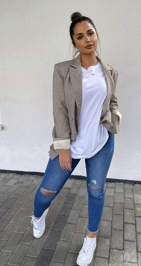 Jeans Flats Outfit Work, Work Safe Outfits, September Outfits Casual Plus Size, Women Causal Outfits Winter, Essential Fall Outfits, Casual Jeans Outfit For Work Fall, Jordan Office Outfit, Rainy Brunch Outfit Fall, Casual Shower Outfit For Guest