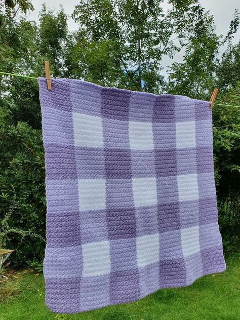 Start your crochet journey with confidence using our collection of simple and easy blanket patterns! 🌸 Purple Knitted Blanket, Crochet Blanket Soft, Crochet Purple Blanket, Cute Crochet Blanket Ideas, Crochet Blanket Aesthetic, Gingham Crochet Blanket, Purple Crochet Projects, Purple Crochet Blanket, Easy Modern Quilt