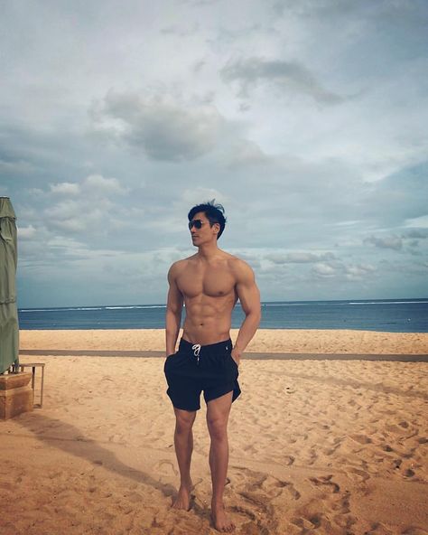 CHUANDO TAN 陈传多 on Instagram: "Not in great form, but happy being in the nature 😜 Awesome week ahead peeps👌:) #whenWillISeeYouAgain #nature #wilderness" Chuando Tan, Korean Male Models, Tan Body, Handsome Asian Men, Hot Asian Men, H U, Boy Poses, Men's Muscle, Japanese Men