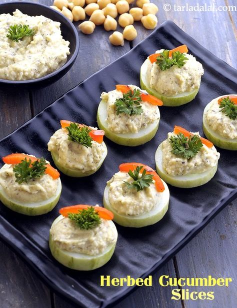 Herbed Cucumber Slices | Cucumber slices topped with hummus | Cheese Cigars, Healthy Starter, Veg Starter Recipes, Mini Food Appetizers, Appetizer Recipes Vegetarian, Veg Appetizers, Healthy Starters, Vegetarian Starters, Recipe Spinach