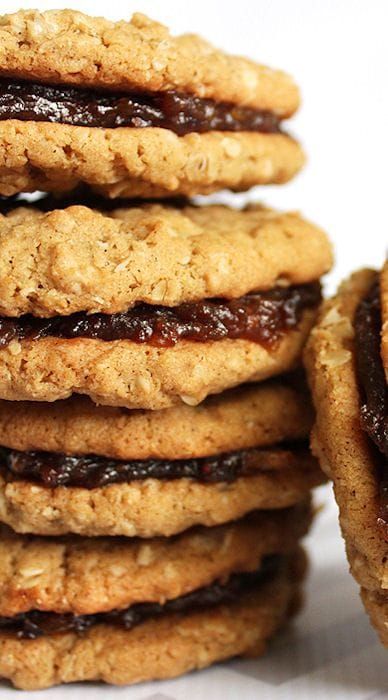 Date-Filled Oatmeal Sandwich Cookies … Oatmeal Sandwich Cookies, Healthy Meals Ideas, Date Cookies, Meals Ideas, Filled Cookies, Whoopie Pies, Sandwich Cookies, Oatmeal Cookies, Cookie Desserts