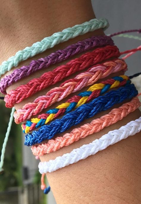 35+ Free Gift To Friend Crochet Bracelets New 2019 - Page 26 of 36 - stunnerwoman. com Crochet Friendship Bracelets Pattern, Friendship Bracelet Crochet, Crochet Beads Bracelets, Crocheted Friendship Bracelets, Crochet Friendship Bracelets Free Pattern, How To Make Crochet Braclets, Knitted Bracelets How To Make, Crocheted Bracelets Free Pattern, Crochet Friendship Bracelet