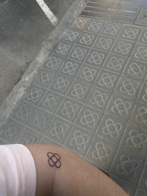 matching tattoo w the floor of barcelona Barcelona Flower Tattoo, Barcelona Tattoo Ideas, Barcelona Tattoo, Tattoos Inspo, Matching Tattoo, Art Tattoos, Fine Line Tattoos, Summer 24, Line Tattoos