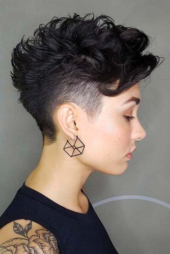 Barber Basics: Taper Haircut for Women ★ See more: https://lovehairstyles.com/taper-haircut-women/ Tapered Haircut For Women, Woman Mullet, Korean Mullet, Short Haircut Styles, Tapered Haircut, Curly Pixie Cuts, Cool Short Hairstyles, Long Pixie, Best Short Haircuts