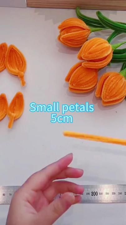 Pipe Cleaner Crafts For Kids, Pipe Cleaner Art, Clean Flowers, Crop Top Crochet, Diy Bouquet Wrap, Pipe Cleaner Flowers, Bracelets Tutorial, Crochet Jewellery, Flower Bouquet Diy