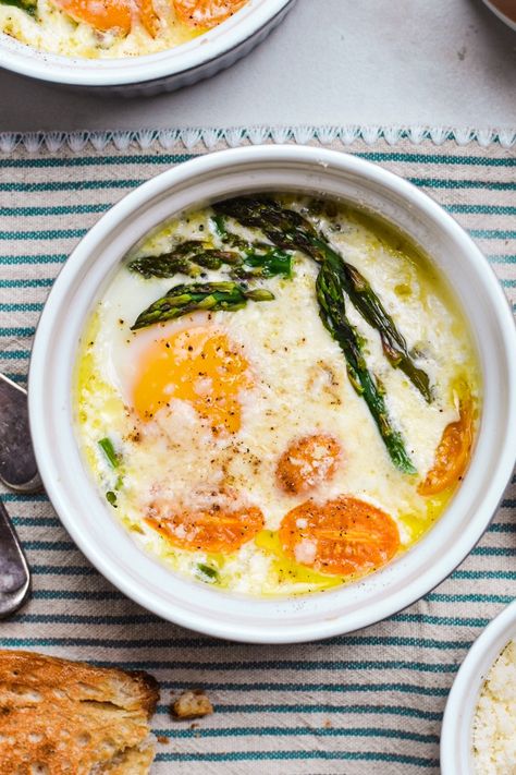 Cocotte Recipe, Spring Breakfast, Eggs Dinner, Christmas Breakfast Recipe, Seasonal Vegetables, Spring Brunch, Cooking 101, Quick Weeknight Dinners, Best Breakfast Recipes