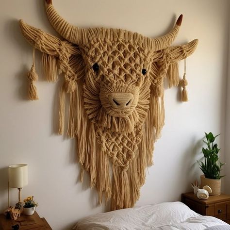 Macrame Cow Tutorial, Deer Skull Macrame, Macrame Highland Cow, Diy Yarn Decor, Macrame Animals, I Love Cows, Owl Tutorial, Free Macrame Patterns, Macrame Owl