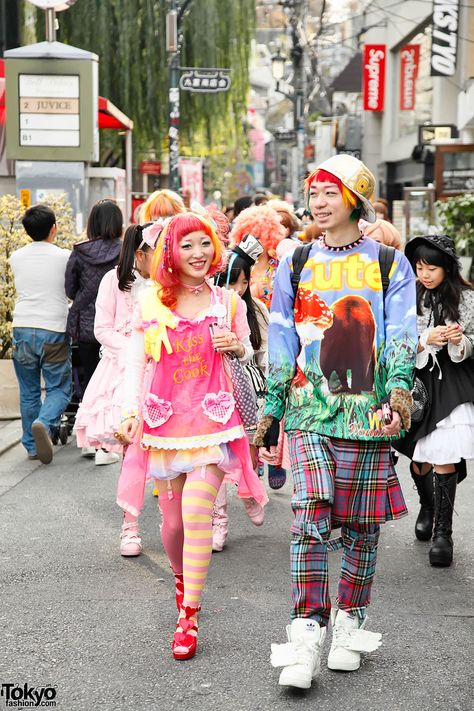 Decorakei Fashion, Japanese Street Styles, Kawaii Street Fashion, Decora Harajuku, 90s Harajuku, Harajuku Dress, Harajuku Tokyo, Harajuku Street, Fashion Walk