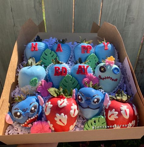 Lilo And Stitch Chocolate Covered Treats, Stitch Strawberry Chocolate, Lilo And Stitch Chocolate Covered Strawberries, Stitch Theme Desserts, Lilo And Stitch Treat Table, Stitch Themed Party Food, Stitch Treat Table, Lilo And Stitch Diy Decorations, Lilo And Stitch Candy Table