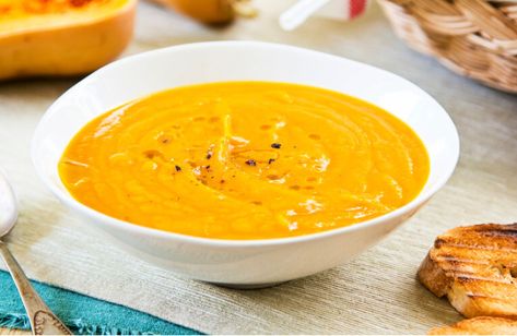 Crock-Pot Butternut Squash Soup Recipe - Learn how to make this delicious and creamy butternut squash soup right in your slow cooker. The perfect soup for fall! Butternut Squash Soup Crockpot, Autumn Bread, Roasted Squash Soup, Orange Pepper, Baked Butternut Squash, Low Acid Recipes, Diet Dinner, Butternut Squash Recipes Soup, Squash Soup Recipe